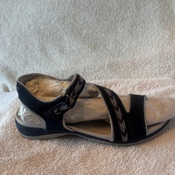 Stylish Navy Sandals for Women (New without tags!) - Picture 7 of 13